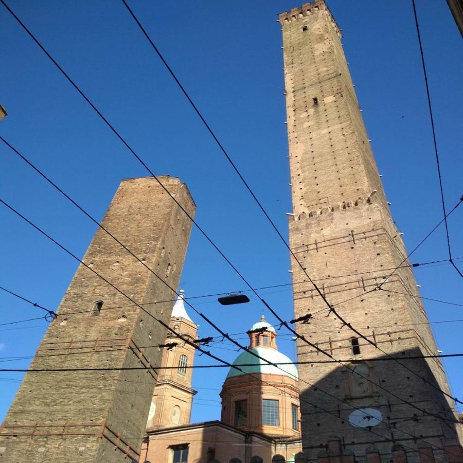 2Towers Holiday House_Centro Storico Di โบโลญญา ภายนอก รูปภาพ